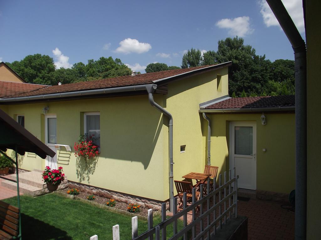 Mosonmagyaróvár Apartman Kaszas Garden חדר תמונה