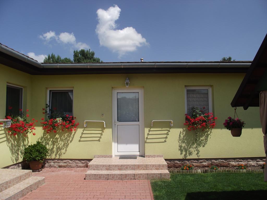 Mosonmagyaróvár Apartman Kaszas Garden חדר תמונה