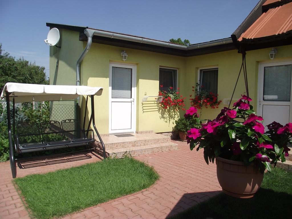 Mosonmagyaróvár Apartman Kaszas Garden חדר תמונה