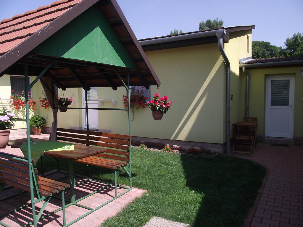 Mosonmagyaróvár Apartman Kaszas Garden מראה חיצוני תמונה