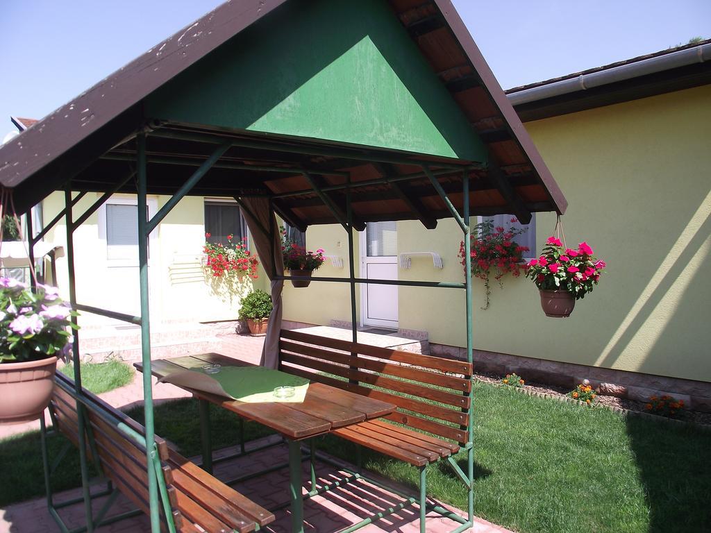 Mosonmagyaróvár Apartman Kaszas Garden מראה חיצוני תמונה